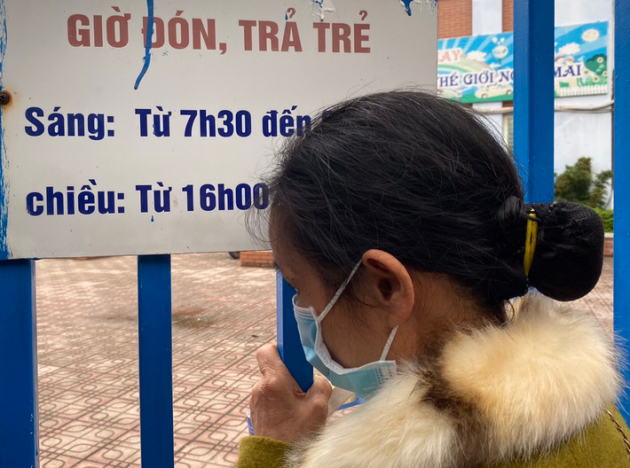 Chị H.A cho biết đã phải xin nghỉ làm một ngày để đi tiêm. Nếu không tiêm được trong ngày hôm nay sẽ phải xin nghỉ thêm một ngày khác để tới xếp hàng..