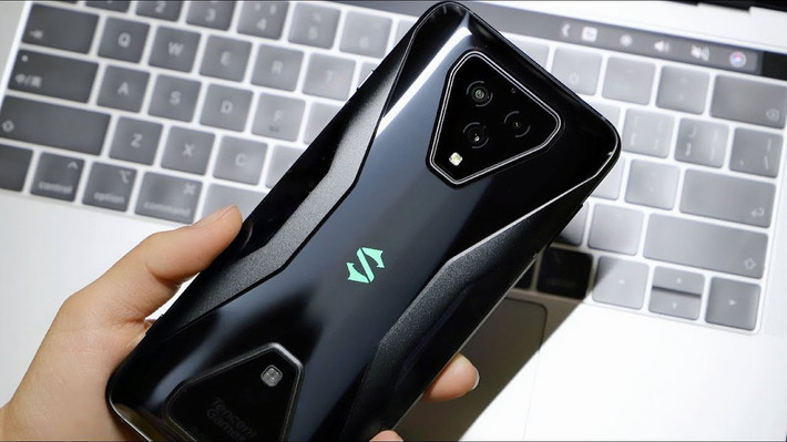 Black Shark 3 Series cung cấp cho người dùng trải nghiệm sạc nhanh 65W và tăng tương đương dung lượng pin 300mAh thông qua việc xả song song, để người chơi vẫn có thể chơi các trò chơi di động như họ muốn trong kỷ nguyên 5G.
