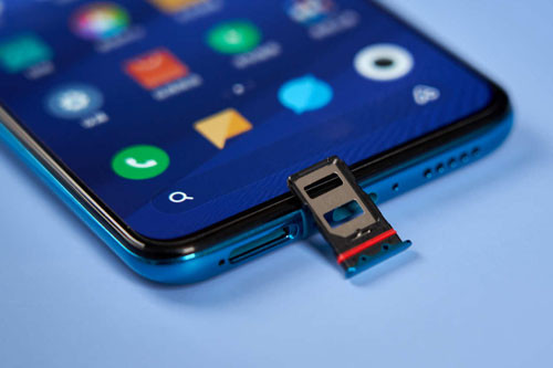 Viên pin dung lượng 4.700 mAh, tích hợp công nghệ sạc nhanh Quick Charge 4 Plus với nguồn ra 44W.