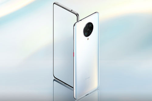 Chip của K30 Pro được tích hợp sẵn modem thu sóng 5G. RAM 6 GB/ROM 128 GB, RAM 8 GB/ROM 128 GB và RAM 8 GB/ROM 256 GB, không có khay cắm thẻ microSD, sử dụng chuẩn RAM LPPDDR5 và ROM UFS 3.1.