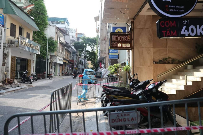 Ngày 11/7, CDC Hà Nội thông báo có 11 ca dương tính với SARS CoV-2. Trong đó có 5 ca đến từ TP.HCM và di chuyển nhiều nơi tại Hà Nội.