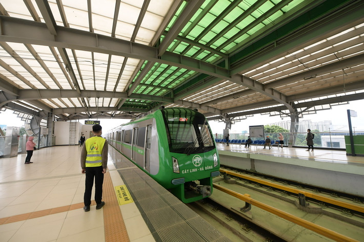 Việc đưa tàu đường sắt trên cao vào hoạt động dự kiến sẽ giảm nhiệt được giao thông và phuc vụ đúng đối tượng, công việc.