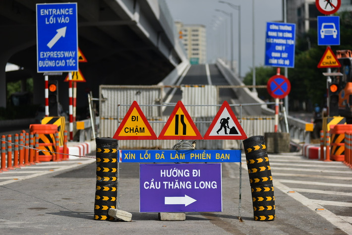 Những ngày gần đây, các nhánh lên xuống đường Vành đai 3 (đoạn qua Mai Dịch - cầu Thăng Long) đã gần hoàn thiện.