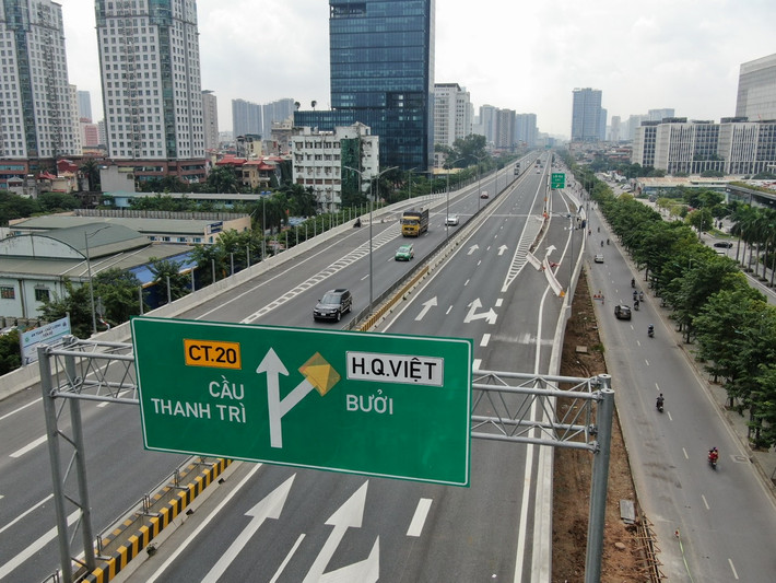 Dự án đường Vành đai 3 trên cao đoạn Mai Dịch - Nam Thăng Long được khởi công từ tháng 5/2018 với tổng vốn đầu tư hơn 5.343 tỷ đồng.