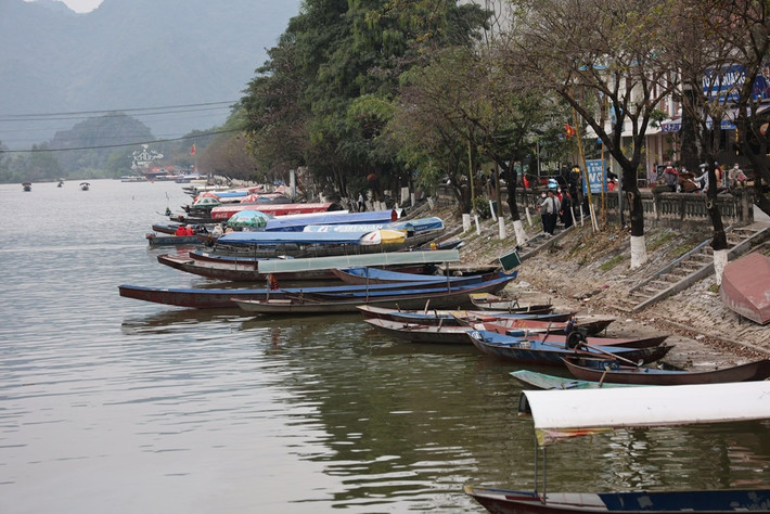 Bến Đục đã không còn cảnh tấp nập thuyền bè như mọi năm.