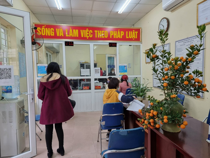 Trong buổi làm việc đầu tiên, các phòng tiếp dân cấp phường đều vắng người.