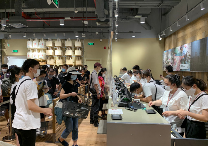 Đây là gian hàng thứ 2 của MUJI tại Việt Nam. Được biết, hãng này đã đặt nhà máy tại Việt Nam để đảm bảo giá thành tại store rẻ hơn hàng xách tay.