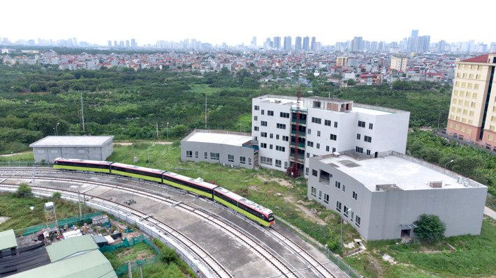 Sáng nay (1/7), đoàn tàu của tuyến đường sắt đô thị Nhổn - Ga Hà Nội đã chạy thử nghiệm liên động.