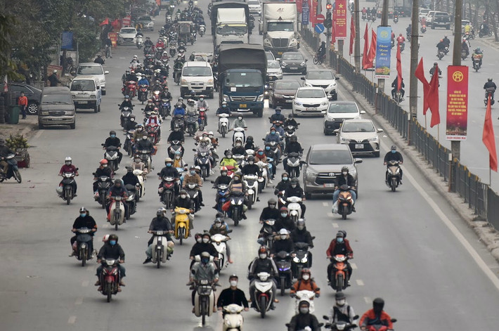 Chiều qua (3/1), người dân khắp nơi bắt đầu quay lại Hà Nội sau kỳ nghỉ Tết Dương lịch kéo dài 3 ngày.