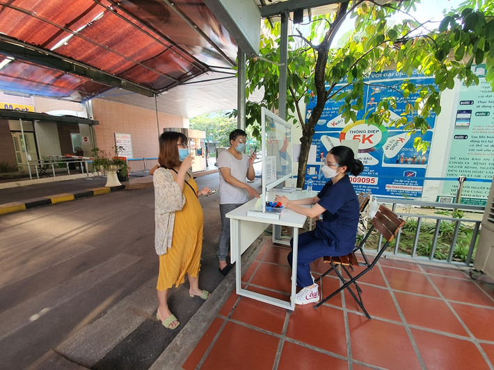 Sáng nay (11/9), Bệnh viện Thanh Nhàn (Hà Nội) đã tiêm vắc xin phòng chống COVID-19 cho phụ nữ mang thai.