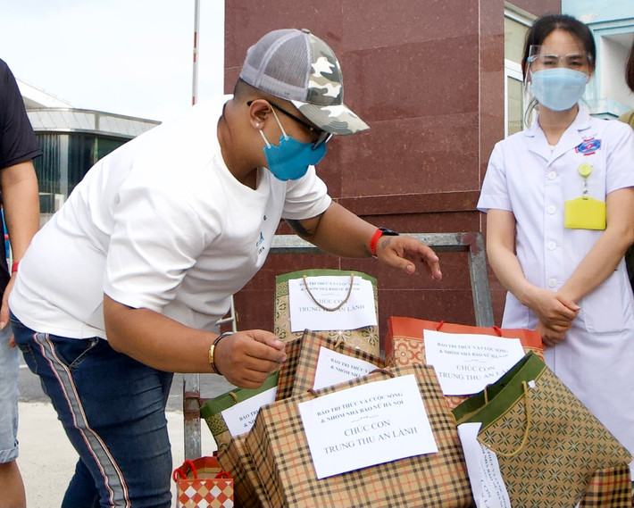 Những món quà nhỏ mong muốn góp với các bạn nhỏ một Tết Trung Thu vui vẻ, ấm áp.