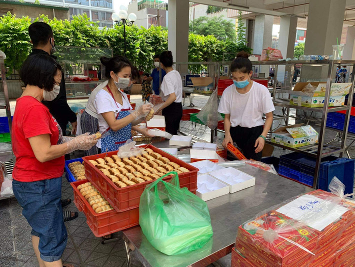 Trong chiều nay chỉ có cơ sở bánh Hương Trà tiếp tục bán hàng.