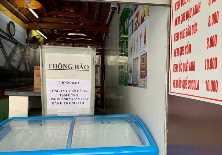 Đây là cửa hàng bán bánh Trung Thu nổi tiếng từ thời Pháp nhưng năm nay cũng phải thông báo… nghỉ bán hàng.
