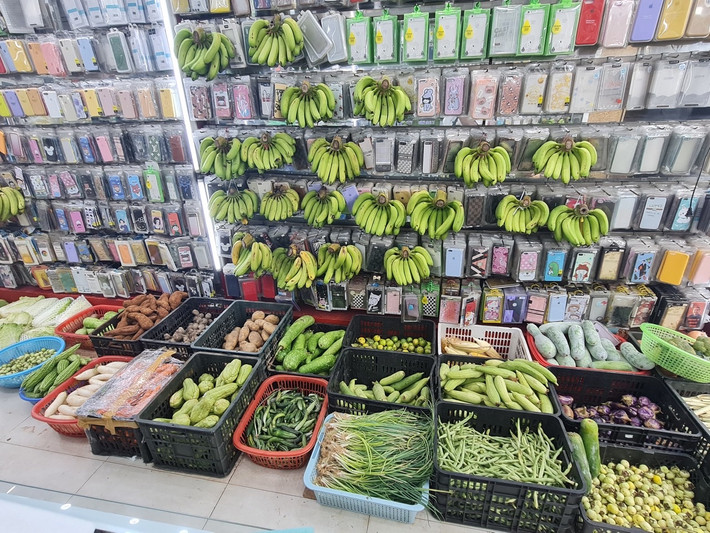 Được biết, anh Hưng là một người bán phụ kiện điện thoại lâu năm của Hà Nội.