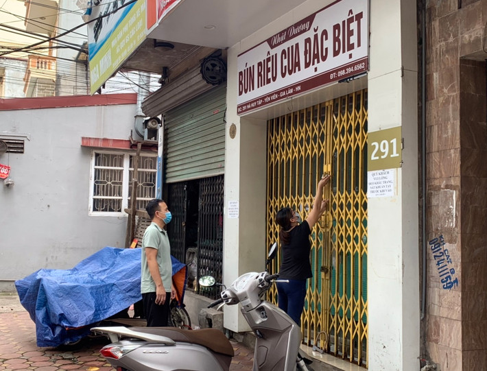 UBND huyện Gia Lâm cho biết, từ 6/9 sẽ cho một số cửa hàng kinh doanh bán đồ ăn mang về được phép mở cửa hoạt động trở lại.