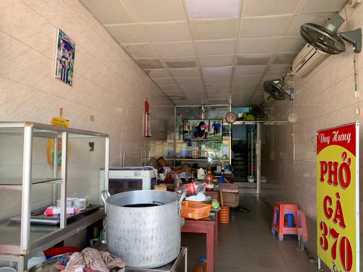 Ngoài ra, huyện Gia Lâm cũng cho phân khu 2 (vùng da cam) được hoạt động các dịch vụ thiết yếu nhưng phải đảm bảo đủ phương châm “3 tại chỗ”, “một cung đường, hai điểm đến”.