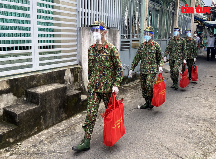 Cũng theo Thứ trưởng Nguyễn Trường Sơn, trong thời gian tới, ngành y tế cũng như các ban ngành, đoàn thể sẽ quan tâm, giúp đỡ các cháu cũng như việc hỗ trợ, chu cấp, tạo điều kiện ổn định tâm lý cho các cháu là hết sức quan trọng. Để làm được việc này, theo Thứ trưởng Nguyễn Trường Sơn, cần xây dựng kế hoạch chi tiết về chăm sóc, giáo dục các cháu.