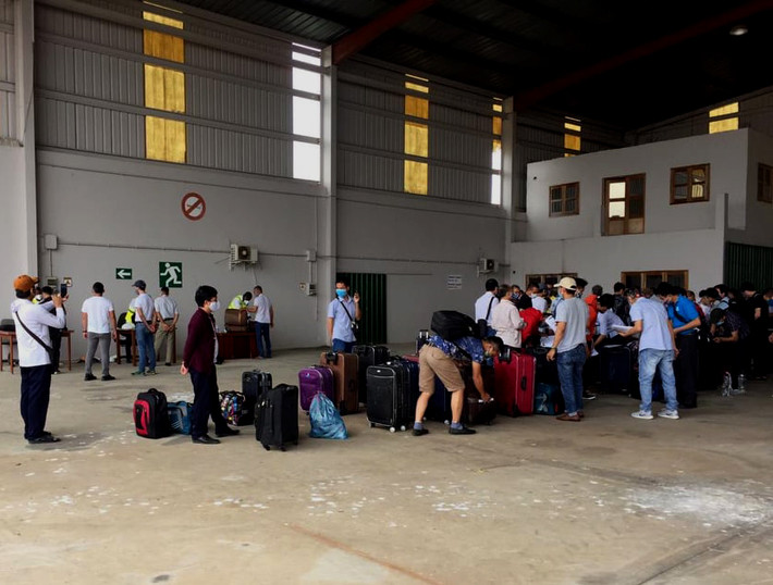 Theo thông tin từ chuyến bay gửi về, trên chuyến bay có 2 trường hợp khó thở, đã được cấp cứu kịp thời và sức khoẻ ổn định lại bình thường.