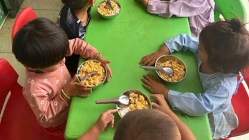 Dự án 'Nuôi Em' phản hồi khi bị nghi ngờ chuyện minh bạch tài chính