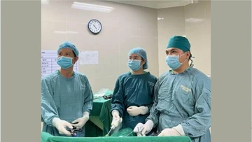 Lấy u GIST dạ dày hiếm gặp cho cụ ông 62 tuổi