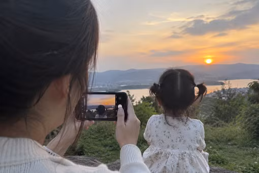 Tự ý tiết lộ thông tin riêng tư của trẻ lên mạng có thể bị phạt tiền
