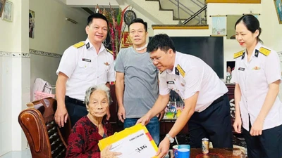 Vùng 3 Hải quân tổ chức nhiều hoạt động tri ân Ngày Thương binh - Liệt sĩ 27/7