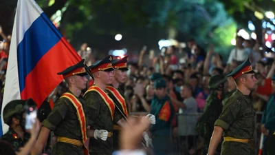 Nhân dân hân hoan chào đón khối Nga, Lào, Campuchia tham gia diễu binh A80
