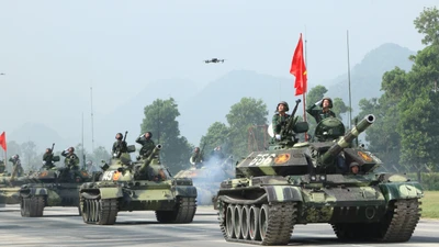 Tận mắt dàn khí tài hiện đại của Quân đội tham gia tổng hợp luyện diễu binh Quốc khánh 2/9