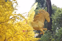 Linh vật ngựa bay ra từ hoa mai gây 'sốt' rần rần