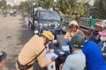 Người lấn chiếm vỉa hè hết cơ hội đối phó cảnh sát giao thông