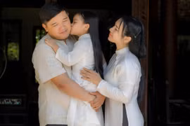 Loạt ảnh ái nữ nhà 'đạo diễn trăm tỷ' xinh như 'Mắt Biếc'