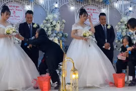 Rơi nước mắt clip bà nội lưng còng trao hồi môn cho cháu gái