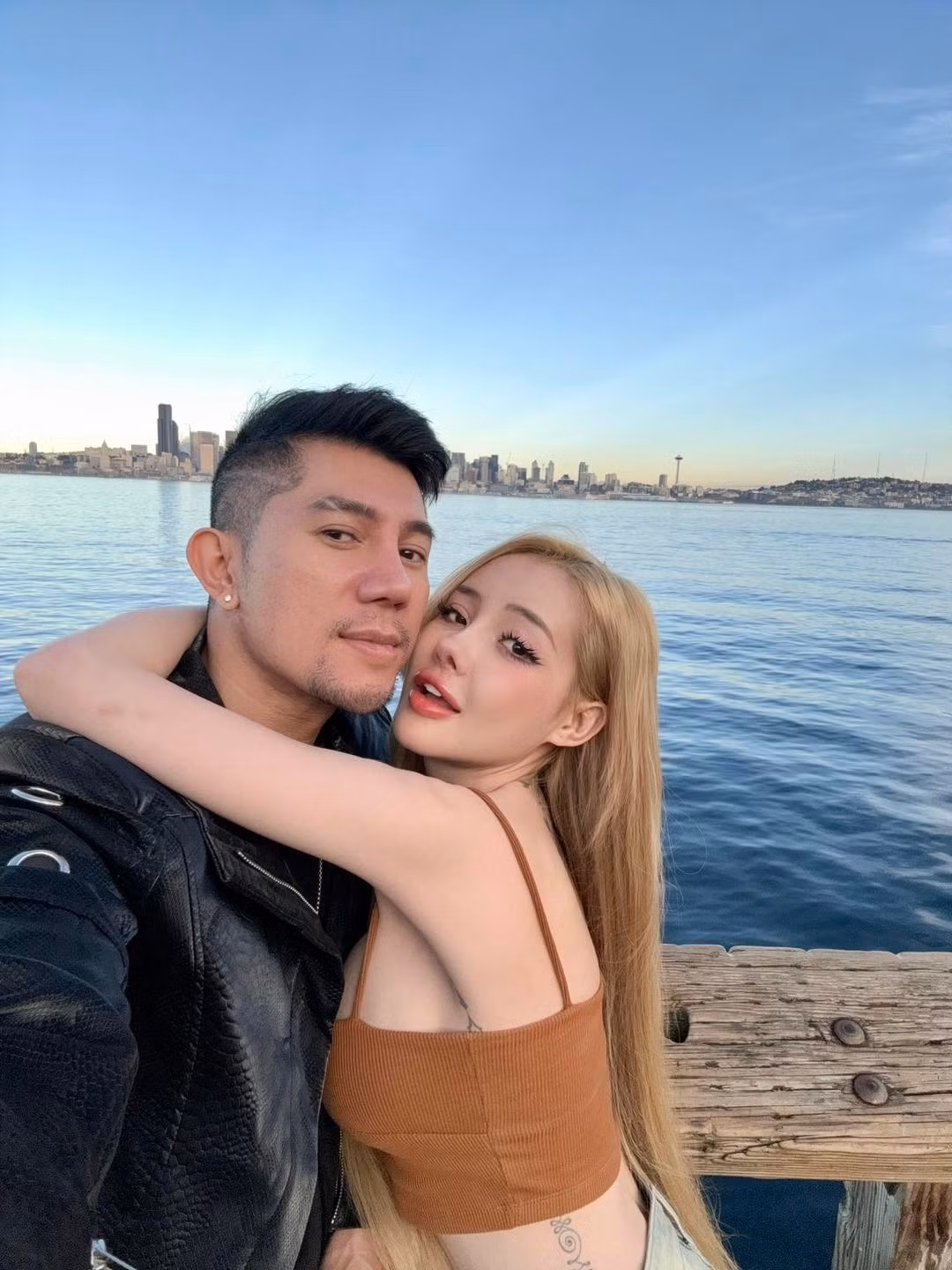 Tháng 6/2019, Ngân 98 bất ngờ tố bị Lương Bằng Quang phản bội, bòn tiền, đối xử tệ bạc. Phía Lương Bằng Quang chia sẻ trên Znews rằng anh không quan tâm đến những lời nói của Ngân 98.