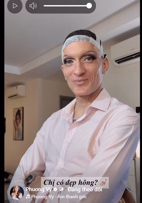 Màn giả gái là điều bất ngờ chồng Phương Vy dành cho nữ ca sĩ.