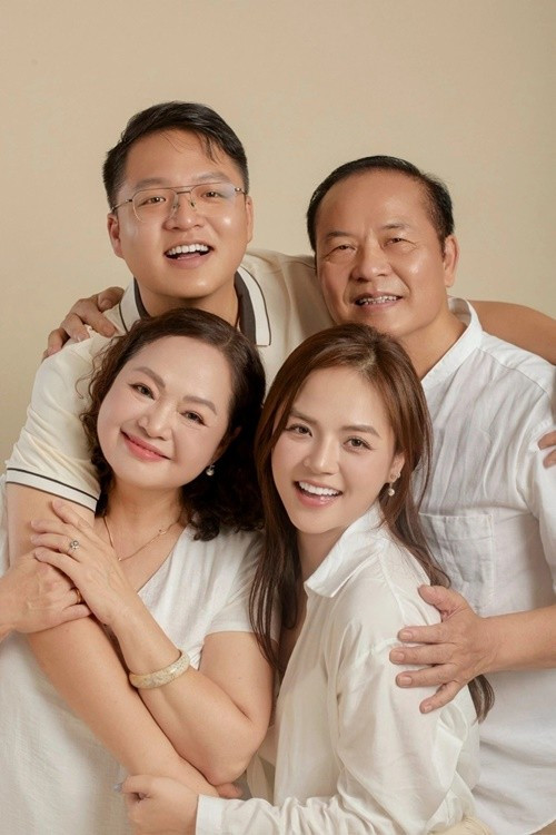 Nhiều khán giả nhận xét Thu Quỳnh thừa hưởng nhiều nét đẹp của mẹ. Ảnh: VOV.