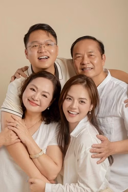 Nhiều khán giả nhận xét Thu Quỳnh thừa hưởng nhiều nét đẹp của mẹ. Ảnh: VOV.