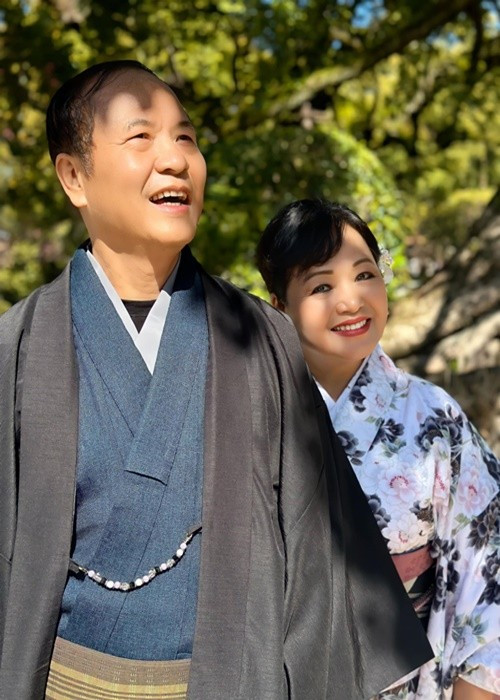 “Bố tôi, dù đã nghỉ hưu, vẫn cần mẫn đưa đón bé Be đi học mỗi ngày”, Thu Quỳnh kể. Ảnh: FB Thu Quỳnh.