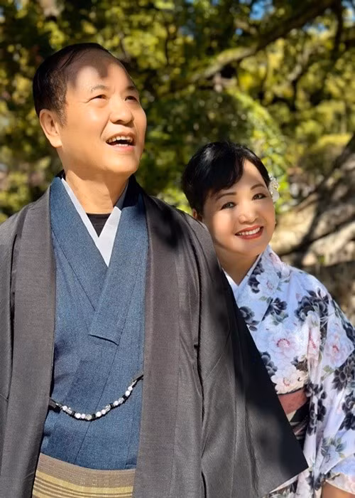 “Bố tôi, dù đã nghỉ hưu, vẫn cần mẫn đưa đón bé Be đi học mỗi ngày”, Thu Quỳnh kể. Ảnh: FB Thu Quỳnh.