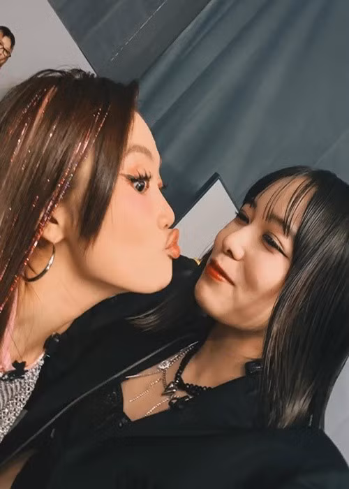 Miyuna thân thiết với Phương Mỹ Chi ngay từ đầu cuộc thi. Ảnh: Instagram Miyuna.