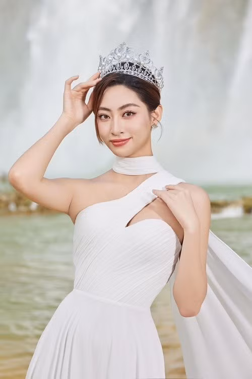 Năm 2019, Lương Thùy Linh đăng quang Miss World Vietnam - Hoa hậu Thế giới Việt Nam. Từ đó, nhan sắc của cô thăng hạng. Ảnh: FB Lương Thùy Linh.