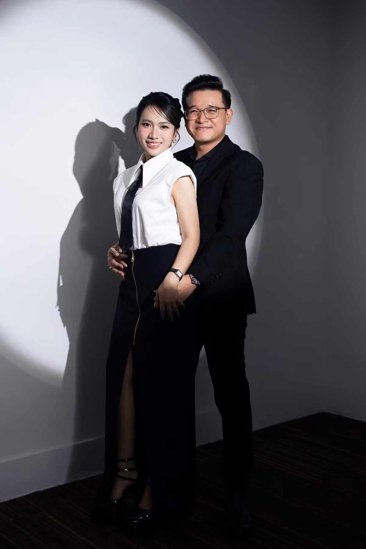 Võ Thanh Hoà cùng Mai Bảo Ngọc sản xuất phim ảnh: Linh miêu: Quỷ nhập tràng, Quỷ cẩu. Nam đạo diễn tin tưởng vào tài sản xuất của vợ, trong khi đó, Mai Bảo Ngọc hoàn toàn tin tưởng vào khả năng đạo diễn của chồng. Ảnh: FB Võ Thanh Hoà.