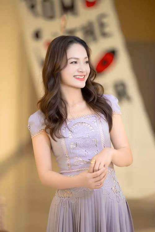 Nữ diễn viên Gia đình mình vui bất thình lình đang làm mẹ đơn thân sau khi ly hôn chồng ngoại quốc. Ảnh: FB Lan Phương.