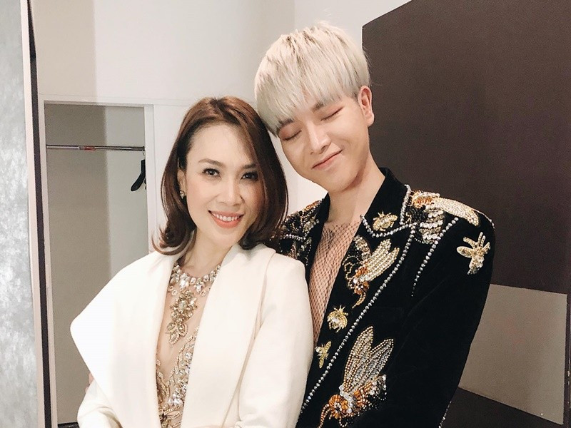 Trong cuộc phỏng vấn với Vietnamnet, Đức Phúc cho biết, tình cảm cô trò xuất phát từ sự chân thành. Ảnh: FB Đức Phúc.