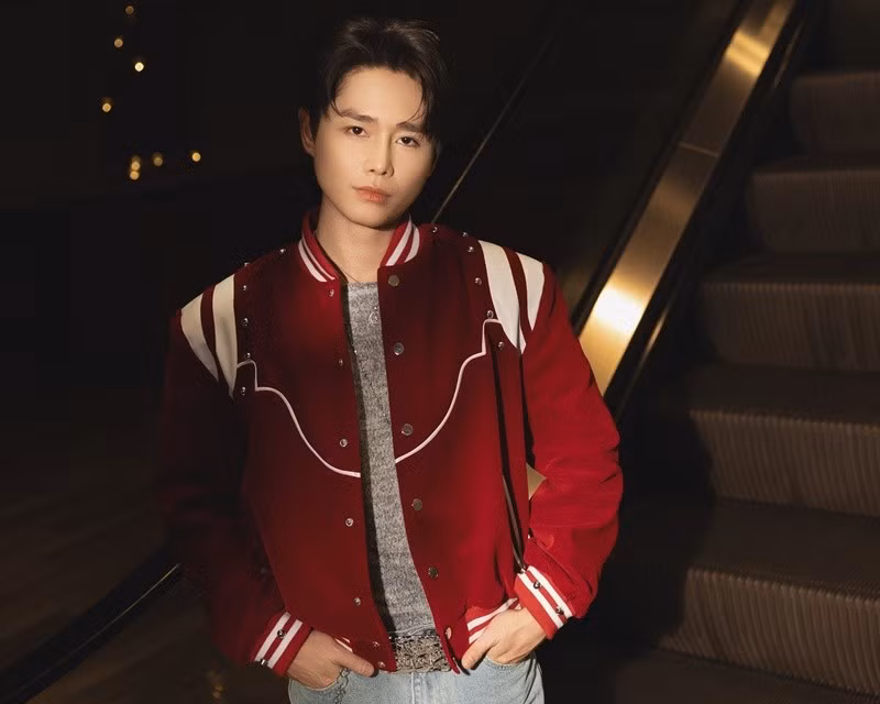 Tăng Duy Tân được biết đến là ca sĩ – nhạc sĩ sở hữu phong cách âm nhạc hiện đại, bắt tai. Anh có nhiều bản hit như: Ngây thơ, Bên trên tầng lầu, Cắt đôi nỗi sầu, Tái sinh, Bật tình yêu lên. Ảnh: FB Tăng Duy Tân.