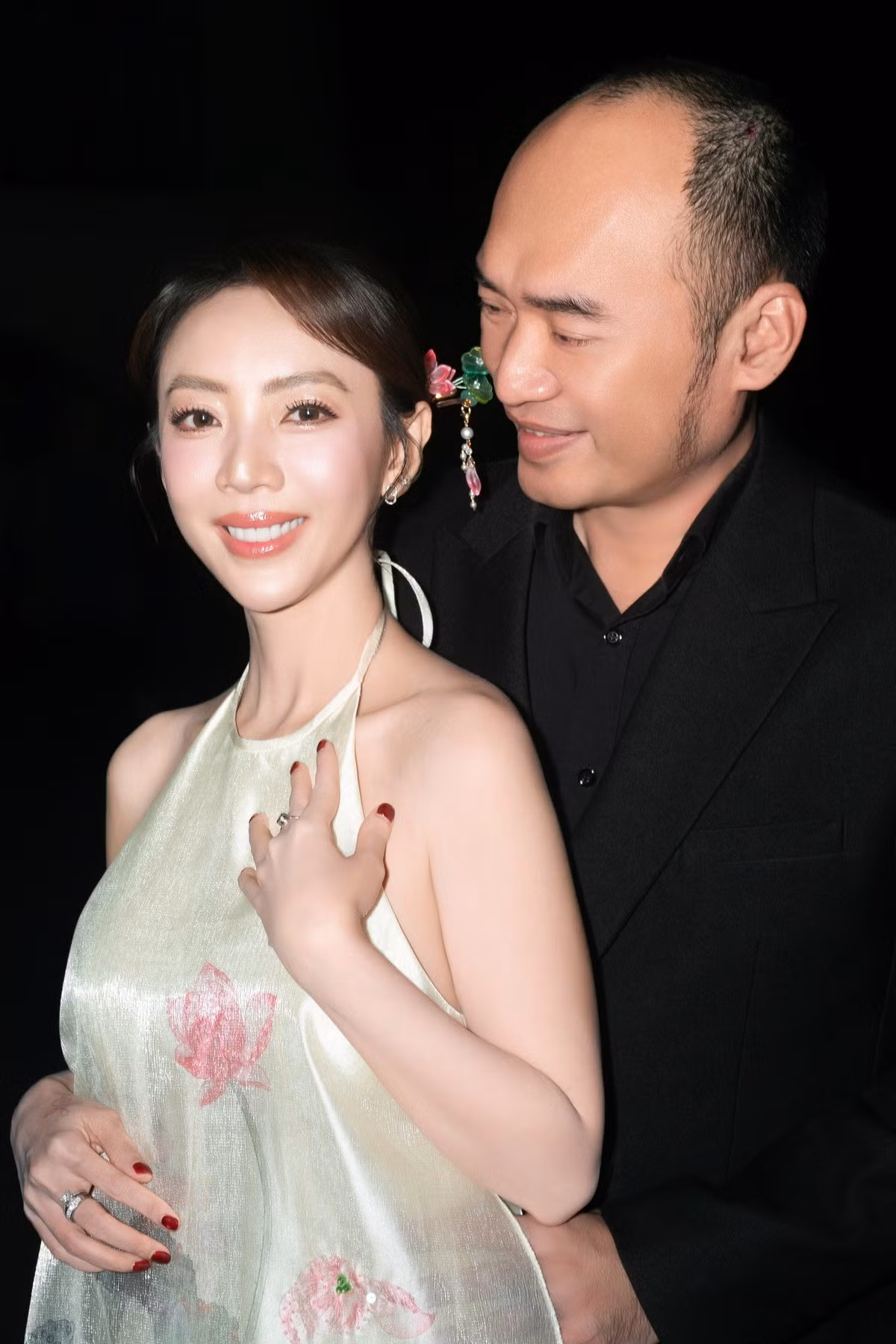 Cặp đôi diễn viên kết hôn năm 2011, có một cậu con trai chung. Ảnh: FB Tiến Luật.