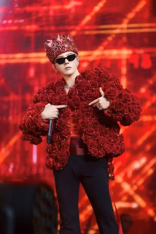 G-Dragon có thu nhập “khủng” nhờ bản quyền âm nhạc, đi hát, đại diện thương hiệu, quảng cáo. Theo Znews, nam ca sĩ được Financial News mệnh danh là một trong những ngôi sao siêu giàu của Hàn Quốc. Ảnh: Tiền Phong.