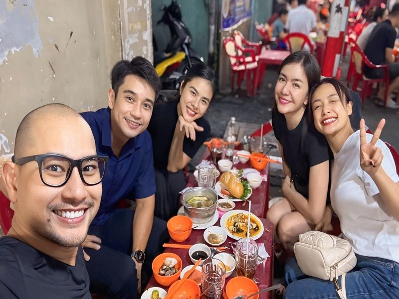 Ái Châu, Vân Trang và Lê Bê La thường xuyên tụ tập ăn uống.