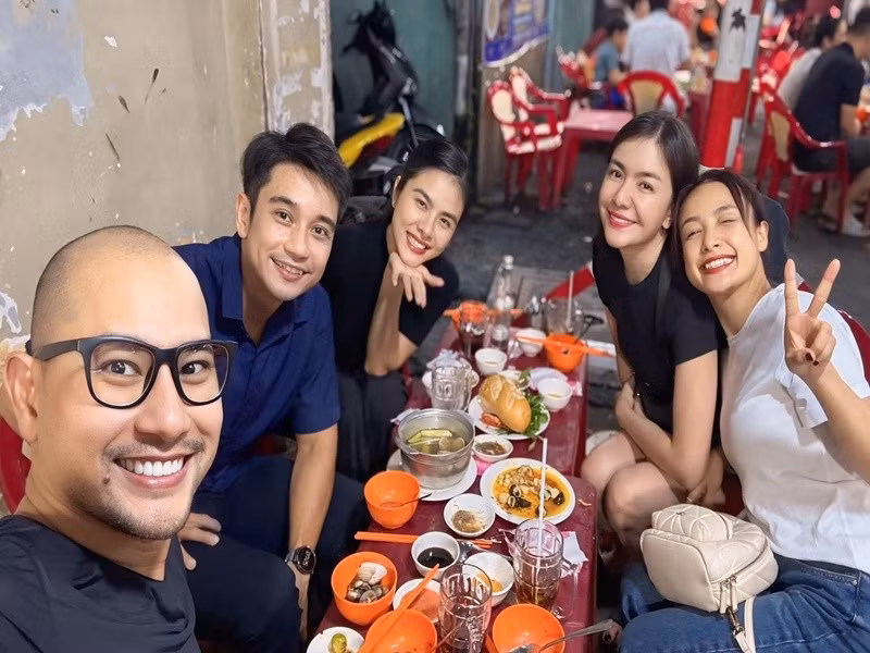 Ái Châu, Vân Trang và Lê Bê La thường xuyên tụ tập ăn uống.