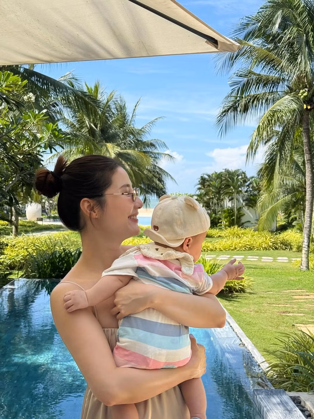 Đến nay, con trai Diễm My chưa lộ diện hoàn toàn. Ảnh: Instagram Diễm My.