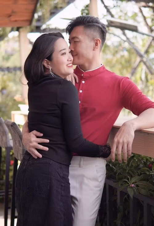 Cô đầu tư cho 2 anh em Quốc Cơ - Quốc Nghiệp, giúp họ vạch ra định hướng phát triển trong chặng đường 2 năm. Ảnh: FB Quốc Cơ Hồng Phượng.